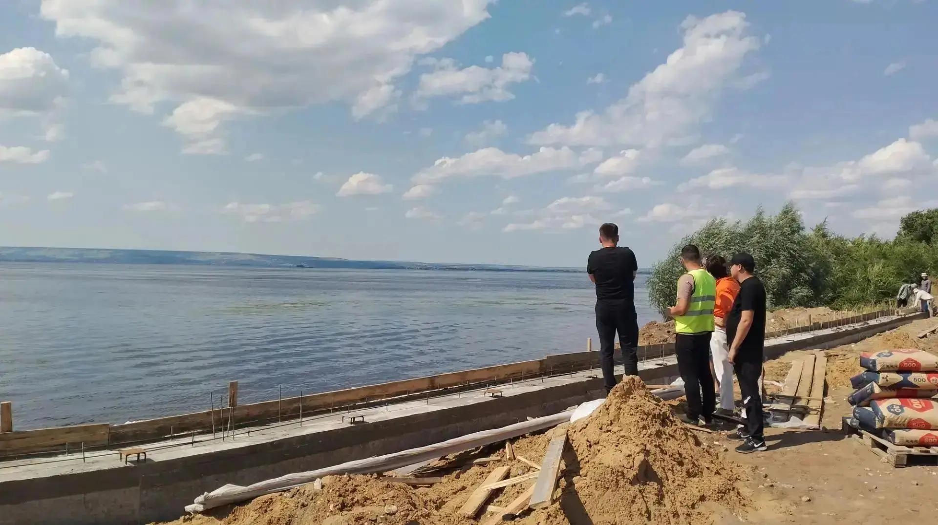 В саратовском селе строят набережную на Волге В саратовском селе строят набережную на Волге